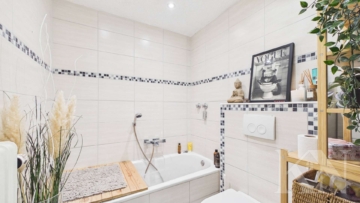 Badezimmer - Top-Lage: Erdgeschosswohnung mit Balkon, TG-Stellplatz & Wellnessbereich in Saarbrücken-Rotenbühl