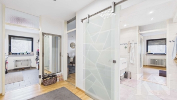 Eingangsdiele - Top-Lage: Erdgeschosswohnung mit Balkon, TG-Stellplatz & Wellnessbereich in Saarbrücken-Rotenbühl