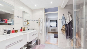 Badezimmer - Top-Lage: Erdgeschosswohnung mit Balkon, TG-Stellplatz & Wellnessbereich in Saarbrücken-Rotenbühl