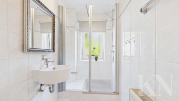 Badezimmer EG - Gepflegte Doppelhaushälfte mit Terrasse, Balkon & ausgebautem Dachgeschoss