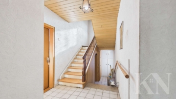 EG Diele - Großzügige Doppelhaushälfte mit ca. 311 m² Wohnfläche und vielseitigem Entwicklungspotenzial