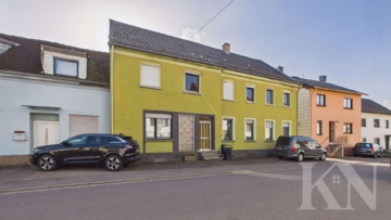 Front - Großzügige Doppelhaushälfte mit ca. 311 m² Wohnfläche und vielseitigem Entwicklungspotenzial