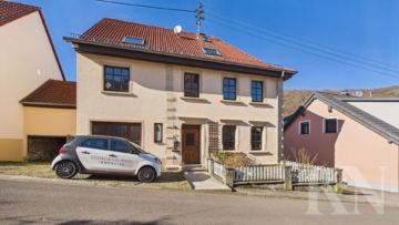 Haus Außenansicht - Altbaujuwel mit Potenzial – verwirklichen Sie hier Ihre Wohnideen