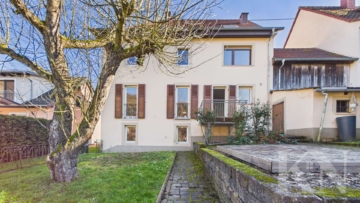 Rückansicht Haus - Altbaujuwel mit Potenzial – verwirklichen Sie hier Ihre Wohnideen