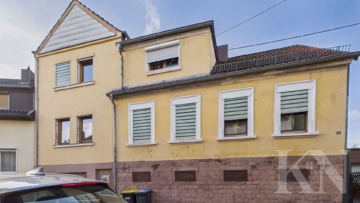 Hausfront - Viel Potenzial für Handwerker: Zwei Häuser in Schiffweiler
