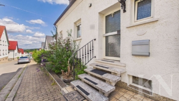 Hauseingang - Familienfreundliches Einfamilienhaus mit Garten und zwei Außenbereichen in Riegelsberg!