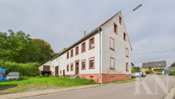 Front - Einfamilienhaus mit Scheune und Ausbaupotenzial in Marpingen-Urexweiler!