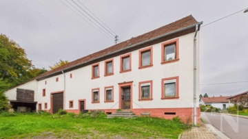 Front - Einfamilienhaus mit Scheune und Ausbaupotenzial in Marpingen-Urexweiler!
