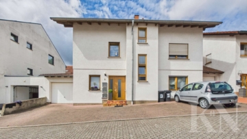 Großzügige 3-Zimmer-Dachgeschosswohnung mit Balkon in Püttlingen, 66346 Püttlingen, Dachgeschoss
