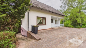 Vorderansicht - Einfamilienhaus mit großem Grundstück und vielseitigem Potenzial