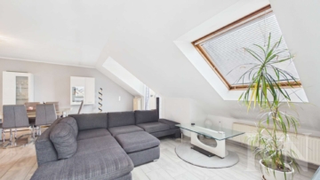 Wohn-/Esszimmer - Gepflegte 3-Zimmer-Wohnung mit Balkon und Stellplatz in ruhiger Lage