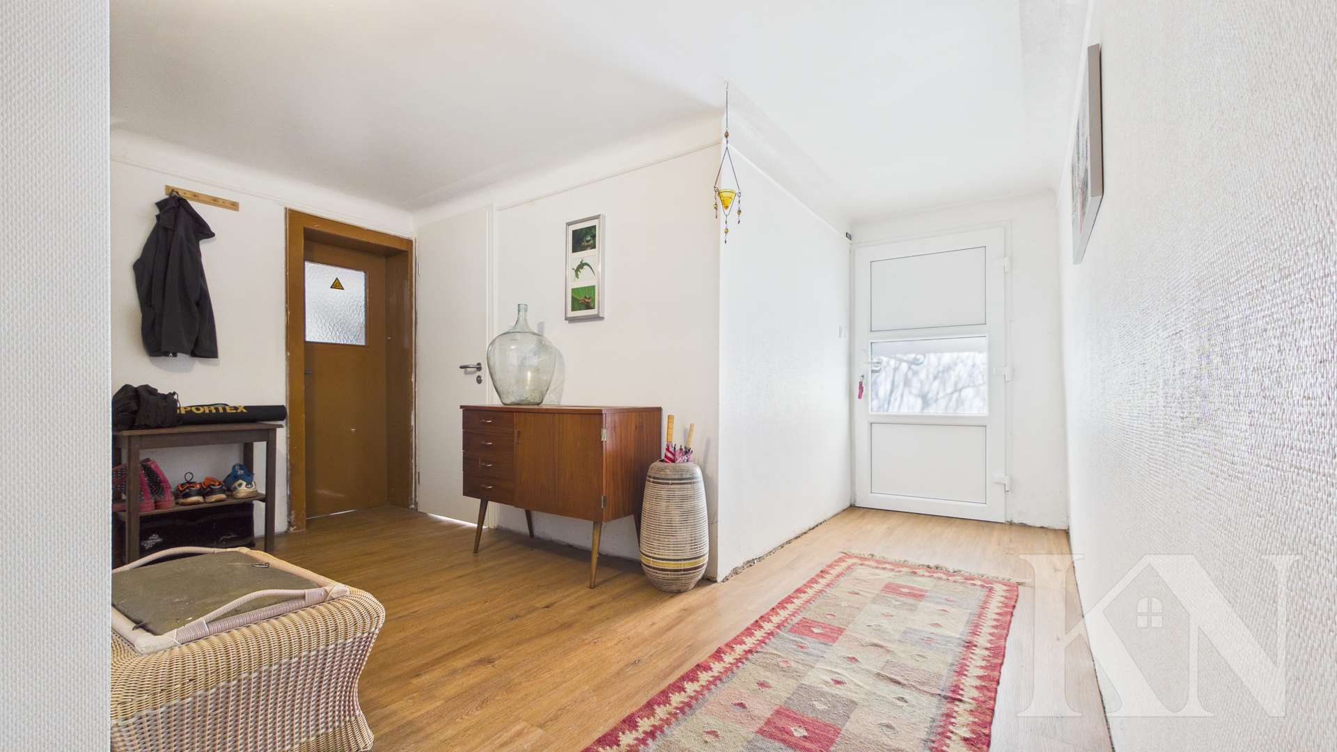 Eingangsbereich - Großzügige Doppelhaushälfte mit ca. 166 m² Wohnfläche und vielseitigem Nutzungspotenzial