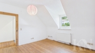 Schlafzimmer 1.OG - Wohnen mit Mehrwert: Doppelhaushälfte + separates Baugrundstück