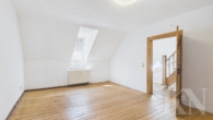 Schlafzimmer 1.OG - Wohnen mit Mehrwert: Doppelhaushälfte + separates Baugrundstück