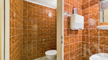 WC Untergeschoss - 120m² Ladenlokal in zentraler Lage von Illingen – Lagerfläche optional anmietbar