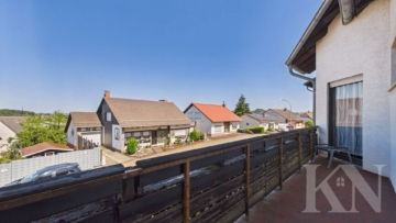 Balkon - Renovierungsbedürftiges Zweifamilienhaus in guter Lage von Püttlingen