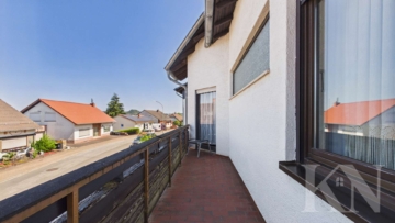 Balkon - Renovierungsbedürftiges Zweifamilienhaus in guter Lage von Püttlingen