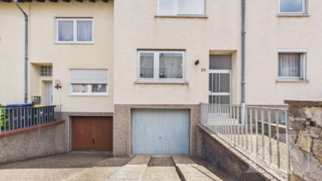 Garage - Ideal für große Familien oder Investoren – Vielseitige Immobilie in Gersweiler