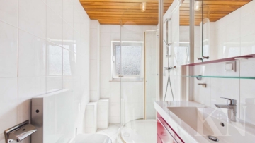 Badezimmer EG - Ideal für große Familien oder Investoren – Vielseitige Immobilie in Gersweiler