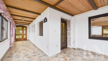 Eingangsbereich - Großzügiges Ein-/Zweifamilienhaus mit traumhaftem Fernblick, großem Grundstück & flexiblem Wohnkonzept in Überherrn-Berus!