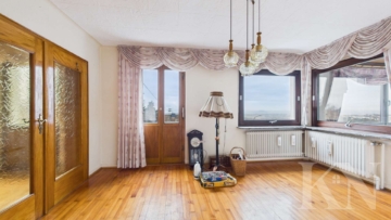 EG Büro - Großzügiges Ein-/Zweifamilienhaus mit traumhaftem Fernblick, großem Grundstück & flexiblem Wohnkonzept in Überherrn-Berus!