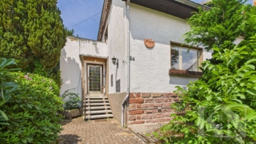 Haustür - Ihr neues Zuhause in Riegelsberg – Doppelhaushälfte mit Garten, Garage und Gestaltungsspielraum!