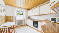 Küche - Ihr neues Zuhause in Riegelsberg – charmantes Einfamilienhaus mit Balkon, Terrasse & Garage!