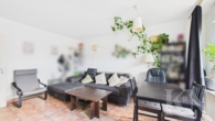 Wohnzimmer - Attraktive Stadtwohnung mit Balkon & Aufzug in Saarbrücken zur Miete!