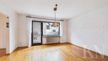 Wohnzimmer - Freistehendes Einfamilienhaus in ruhiger Feldrandlage von Püttlingen – Platz für die ganze Familie