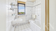Badezimmer OG - Vielseitiges Wohn- und Geschäftshaus mit großem Potenzial in zentraler Lage von Riegelsberg
