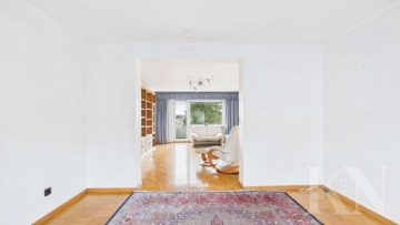 Wohn- und Esszimmer - Gepflegte 3-Zimmer-Wohnung mit Balkon & Garage in zentraler Lage – Saarbrücken-Rodenhof