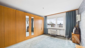 Schlafzimmer - Gepflegte 3-Zimmer-Wohnung mit Balkon & Garage in zentraler Lage – Saarbrücken-Rodenhof