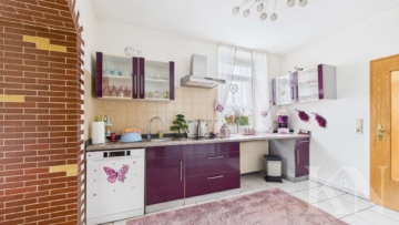 Küche - Wohnen mit Charme – helle Erdgeschosswohnung mit Terrasse und Altbau-Flair!