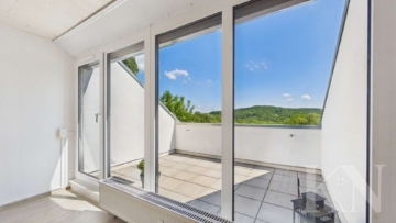 Wohnzimmer / Loggia - Ideal für Eigennutzer oder Kapitalanleger – 2-ZKB mit Loggia